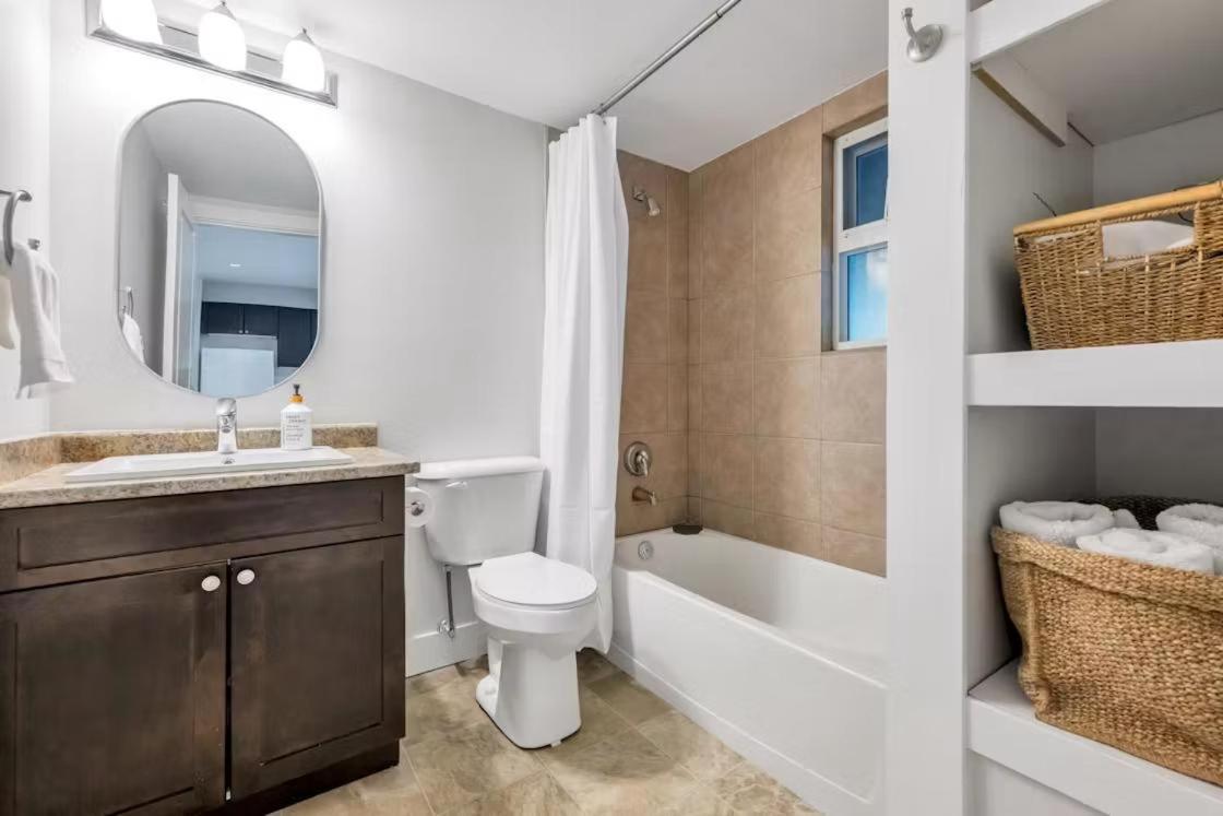 Private 1 Bedroom In Brookswood Langley Eksteriør bilde